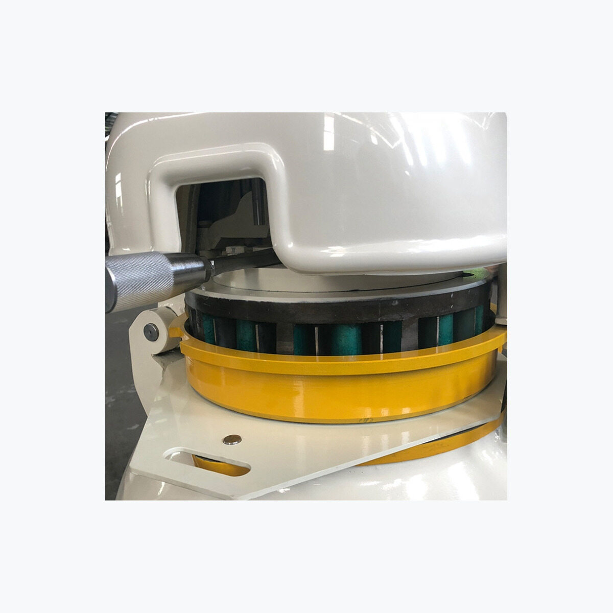 Dividing head and knife area of the dough divider and rounder.